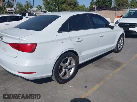 ✅ 2015 Audi A3 Premium • VIN: WAUACGFF2F1031881 • Lot: 42899918. Listed on IAAI with 124,491 mi. Free auction sales archive from the USA and detailed vehicle history report at DreamBid. Image 4.