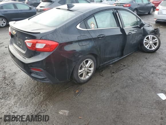 ✅ 2017 Chevrolet Cruze LT • VIN: 1G1BE5SM7H7233862 • Lot: 73367932. Listed on Copart with 47,342 mi. Free auction sales archive from the USA and detailed vehicle history report at DreamBid. Image 3.