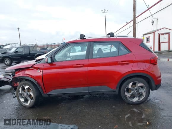 ✅ 2024 Hyundai Venue SEL • VIN: KMHRC8A3XRU303293 • Lot: 41188228. Listed on IAAI with 15,078 mi. Free auction sales archive from the USA and detailed vehicle history report at DreamBid. Image 15.