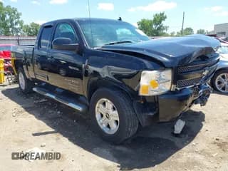 ✅ 2010 Chevrolet Silverado 1500 LT • VIN: 1GCSKSE35AZ297104 • Lot: 42853485. Wystawiony na IAAI z przebiegiem 220 938 mil. Bezpłatny archiwum sprzedaży aukcyjnych z USA i szczegółowy raport historii pojazdu na DreamBid. Zdjęcie 1.