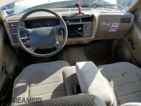 ✅ 1997 Chevrolet S-10 LS • VIN: 1GCCS19X9V8208769 • Лот: 41588734. Опубликован ранее на Copart с пробегом 218 402 миль. Бесплатный доступ к архиву аукционных продаж из США и подробный отчёт об истории автомобиля на DreamBid. Изображение 8.