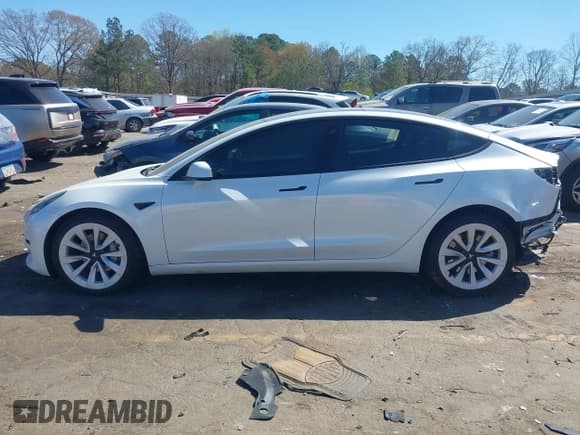 ✅ 2021 Tesla Model 3 Long Range • VIN: 5YJ3E1EB6MF902268 • Lot: 41837846. Wystawiony na IAAI z przebiegiem 37 041 mil. Bezpłatny archiwum sprzedaży aukcyjnych z USA i szczegółowy raport historii pojazdu na DreamBid. Zdjęcie 13.