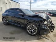 ✅ 2024 Audi Q8 e-tron Prestige • VIN: WA16ABGE0RB004226 • Lot: 75537064. Wystawiony na Copart z przebiegiem 19 556 mil. Bezpłatny archiwum sprzedaży aukcyjnych z USA i szczegółowy raport historii pojazdu na DreamBid. Zdjęcie 4.