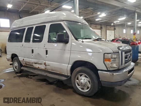 ✅ 2010 Ford Econoline Passenger XL • VIN: 1FBNE3BL8ADA77343 • Lot: 94841285. Wystawiony na Copart z przebiegiem 227 747 mil. Bezpłatny archiwum sprzedaży aukcyjnych z USA i szczegółowy raport historii pojazdu na DreamBid. Zdjęcie 4.