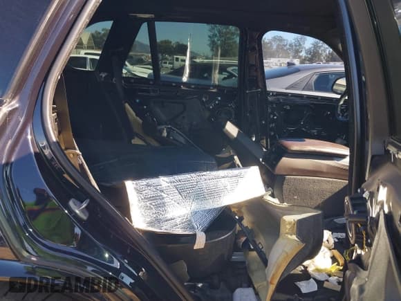 ✅ 2015 BMW X5 xDrive50i • VIN: 5UXKR6C55F0J76834 • Лот: 43664648. Опубликован ранее на IAAI с пробегом Не указан. Бесплатный доступ к архиву аукционных продаж из США и подробный отчёт об истории автомобиля на DreamBid. Изображение 8.