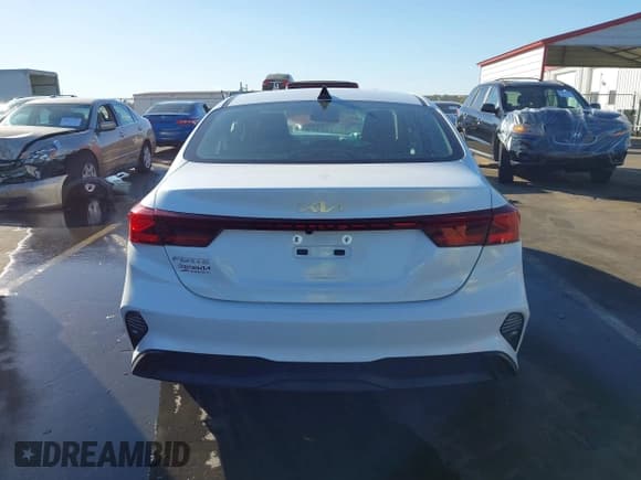✅ 2022 Kia Forte LXS • VIN: 3KPF24AD2NE465682 • Lot: 43523292. Listed on IAAI with 67,182 mi. Free auction sales archive from the USA and detailed vehicle history report at DreamBid. Image 17.