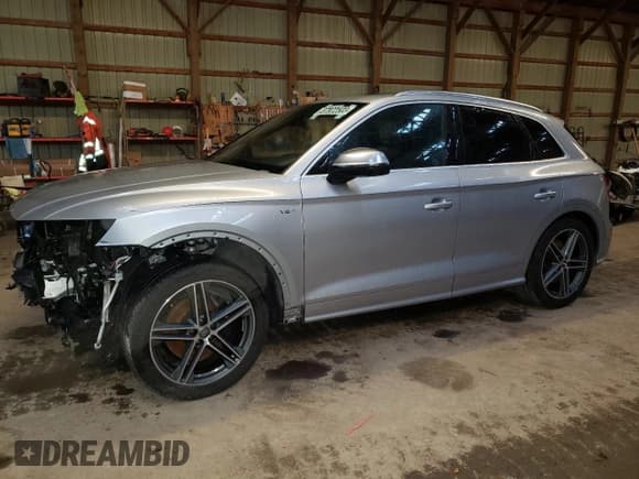 ✅ 2018 Audi SQ5 Premium Plus • VIN: WA1A4AFY8J2009301 • Лот: 37972503. Опубликован ранее на Copart с пробегом 171 418 миль. Бесплатный доступ к архиву аукционных продаж из США и подробный отчёт об истории автомобиля на DreamBid. Изображение 1.