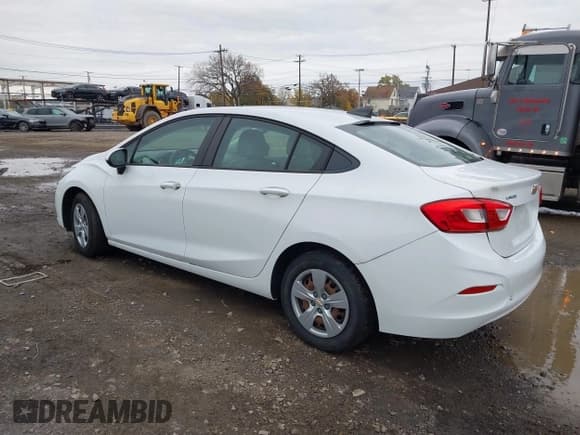 ✅ 2018 Chevrolet Cruze LS • VIN: 1G1BC5SM0J7218504 • Lot: 43614029. Listed on IAAI with 81,472 mi. Free auction sales archive from the USA and detailed vehicle history report at DreamBid. Image 3.