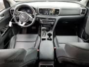 ✅ 2020 Kia Sportage EX • VIN: KNDPN3AC3L7718390 • Lot: 52001235. Wystawiony na Copart z przebiegiem 101 244 mil. Bezpłatny archiwum sprzedaży aukcyjnych z USA i szczegółowy raport historii pojazdu na DreamBid. Zdjęcie 8.