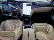 ✅ 2017 Tesla Model X 90D • VIN: 5YJXCDE23HF052176 • Lot: 91972145. Wystawiony na Copart z przebiegiem 71 029 mil. Bezpłatny archiwum sprzedaży aukcyjnych z USA i szczegółowy raport historii pojazdu na DreamBid. Zdjęcie 8.