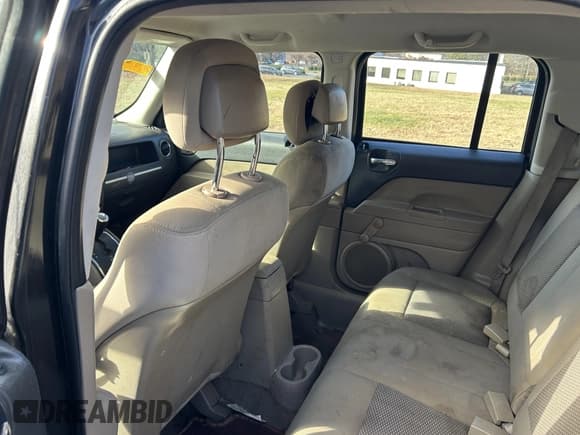 ✅ 2010 Jeep Patriot Sport • VIN: 1J4NT2GB1AD544947 • Лот: 43865449. Опубликован ранее на IAAI с пробегом 190 683 миль. Бесплатный доступ к архиву аукционных продаж из США и подробный отчёт об истории автомобиля на DreamBid. Изображение 8.