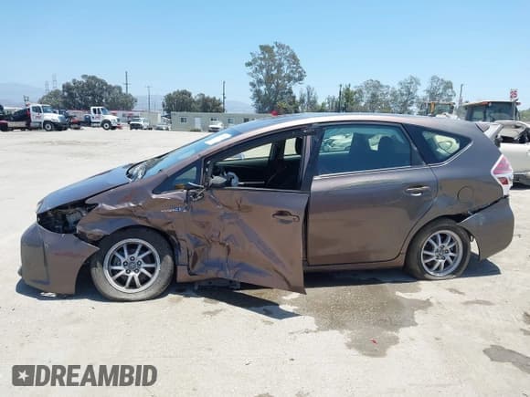 ✅ 2015 Toyota Prius Two • VIN: JTDZN3EU8FJ028072 • Lot: 39747470. Listed on IAAI with 62,979 mi. Free auction sales archive from the USA and detailed vehicle history report at DreamBid. Image 15.