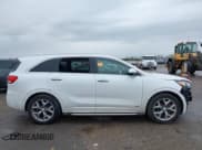 ✅ 2018 Kia Sorento SX Limited • VIN: 5XYPKDA58JG384521 • Lot: 41903823. Wystawiony na IAAI z przebiegiem Nie podano. Bezpłatny archiwum sprzedaży aukcyjnych z USA i szczegółowy raport historii pojazdu na DreamBid. Zdjęcie 13.