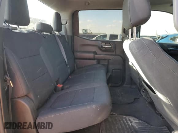 ✅ 2022 Chevrolet Silverado 1500 Custom • VIN: 3GCPYBEK8NG172180 • Lot: 48818435. Wystawiony na Copart z przebiegiem 58 225 mil. Bezpłatny archiwum sprzedaży aukcyjnych z USA i szczegółowy raport historii pojazdu na DreamBid. Zdjęcie 10.