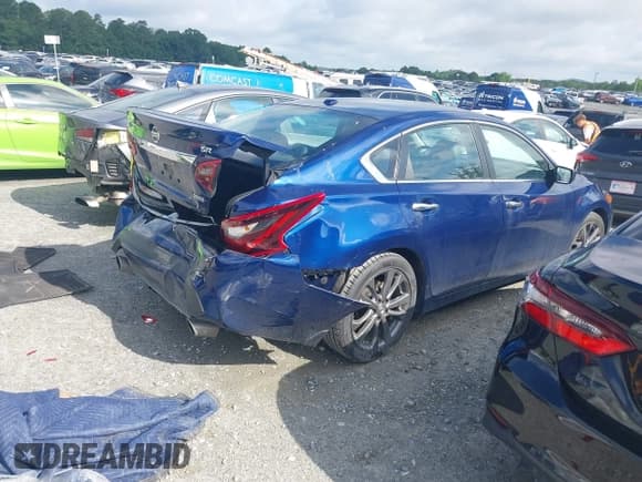 ✅ 2018 Nissan Altima SR • VIN: 1N4AL3AP3JC256969 • Lot: 42534965. Listed on IAAI with 263,298 mi. Free auction sales archive from the USA and detailed vehicle history report at DreamBid. Image 4.