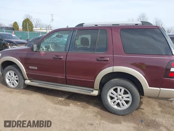 ✅ 2006 Ford Explorer Eddie Bauer • VIN: 1FMEU64886UB29470 • Лот: 41820521. Опубликован ранее на IAAI с пробегом 241 002 миль. Бесплатный доступ к архиву аукционных продаж из США и подробный отчёт об истории автомобиля на DreamBid. Изображение 14.