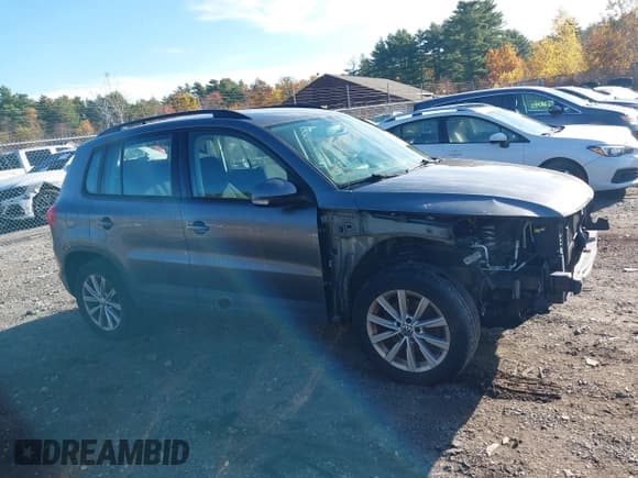 ✅ 2018 Volkswagen Tiguan • VIN: WVGBV7AX7JK002294 • Lot: 43472868. Wystawiony na IAAI z przebiegiem 114 737 mil. Bezpłatny archiwum sprzedaży aukcyjnych z USA i szczegółowy raport historii pojazdu na DreamBid. Zdjęcie 14.