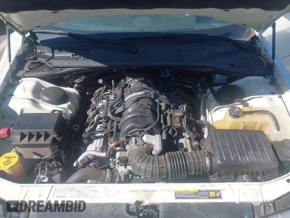 ✅ 2005 Chrysler 300 C • VIN: 2C3JA63H25H576637 • Lot: 43500412. Wystawiony na IAAI z przebiegiem 62 906 mil. Bezpłatny archiwum sprzedaży aukcyjnych z USA i szczegółowy raport historii pojazdu na DreamBid. Zdjęcie 10.