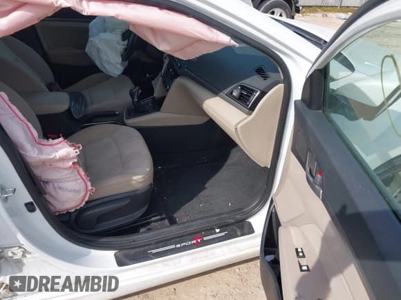 ✅ 2018 Hyundai Elantra Limited • VIN: 5NPD84LF8JH267862 • Лот: 43109970. Опубликован ранее на IAAI с пробегом 121 419 миль. Бесплатный доступ к архиву аукционных продаж из США и подробный отчёт об истории автомобиля на DreamBid. Изображение 5.