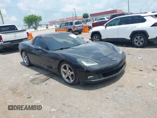 2006 Chevrolet Corvette z VIN 1G1YY26U265126544, wystawiony jako IAAI lot #42549895 z przebiegiem 74 037 mil mil oraz . Historia ofert i sprzedaży dostępna na DreamBid. Obrazek 1.