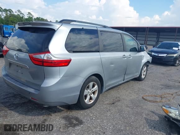 ✅ 2016 Toyota Sienna LE AAS • VIN: 5TDKK3DC4GS746001 • Lot: 43076702. Listed on IAAI with 97,690 mi. Free auction sales archive from the USA and detailed vehicle history report at DreamBid. Image 4.