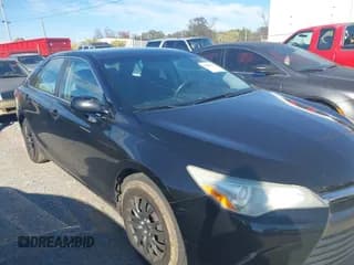 ✅ 2015 Toyota Camry SE • VIN: 4T1BF1FKXFU925985 • Lot: 43635992. Wystawiony na IAAI z przebiegiem 237 069 mil. Bezpłatny archiwum sprzedaży aukcyjnych z USA i szczegółowy raport historii pojazdu na DreamBid. Zdjęcie 1.