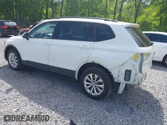 ✅ 2018 Volkswagen Tiguan S • VIN: 3VV1B7AX6JM052719 • Lot: 42376937. Listed on IAAI with 91,429 mi. Free auction sales archive from the USA and detailed vehicle history report at DreamBid. Image 3.