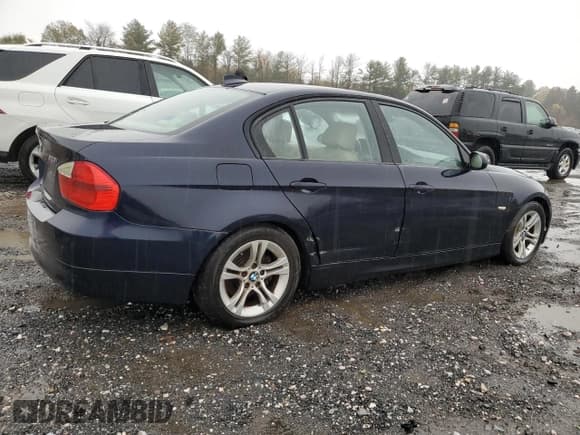 ✅ 2008 BMW 3 Series 328i • VIN: WBAVA33598KX84400 • Лот: 90666465. Опубликован ранее на Copart с пробегом Не указан. Бесплатный доступ к архиву аукционных продаж из США и подробный отчёт об истории автомобиля на DreamBid. Изображение 3.