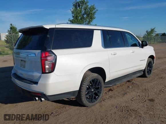 ✅ 2022 Chevrolet Suburban Premier • VIN: 1GNSKFKD3NR267634 • Lot: 42737206. Wystawiony na IAAI z przebiegiem 59 812 mil. Bezpłatny archiwum sprzedaży aukcyjnych z USA i szczegółowy raport historii pojazdu na DreamBid. Zdjęcie 4.