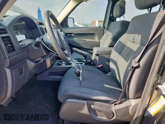 ✅ 2012 Jeep Liberty Sport • VIN: 1C4PJMAKXCW105231 • Lot: 93220045. Wystawiony na Copart z przebiegiem 72 764 mil. Bezpłatny archiwum sprzedaży aukcyjnych z USA i szczegółowy raport historii pojazdu na DreamBid. Zdjęcie 7.