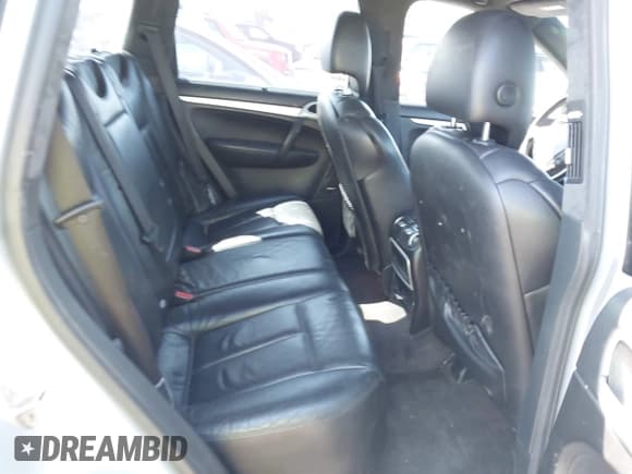 ✅ 2005 Porsche Cayenne Turbo • VIN: WP1AC29P95LA90292 • Лот: 43290922. Опубликован ранее на IAAI с пробегом 149 987 миль. Бесплатный доступ к архиву аукционных продаж из США и подробный отчёт об истории автомобиля на DreamBid. Изображение 8.