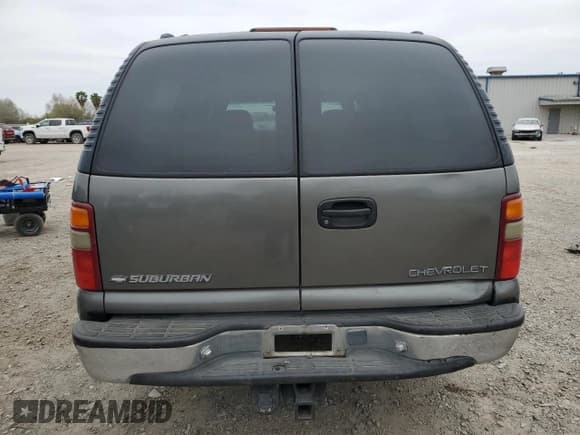 ✅ 2001 Chevrolet Suburban LS • VIN: 3GNEC16T11G166021 • Лот: 46062145. Опубликован ранее на Copart с пробегом 309 029 миль. Бесплатный доступ к архиву аукционных продаж из США и подробный отчёт об истории автомобиля на DreamBid. Изображение 6.