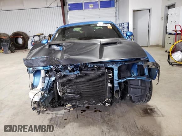 ✅ 2018 Dodge Challenger R/T Scat Pack • VIN: 2C3CDZFJ6JH327932 • Lot: 59586384. Wystawiony na Copart z przebiegiem 63 058 mil. Bezpłatny archiwum sprzedaży aukcyjnych z USA i szczegółowy raport historii pojazdu na DreamBid. Zdjęcie 5.