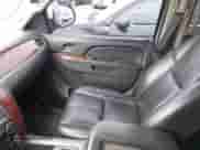 2014 Chevrolet Suburban LT z VIN 1GNSKJE77ER141415, wystawiony jako IAAI lot #41617749 z przebiegiem 226 571 mil mil oraz . Historia ofert i sprzedaży dostępna na DreamBid. Obrazek 5.