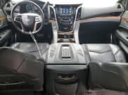 ✅ 2017 Cadillac Escalade ESV Luxury • VIN: 1GYS4HKJ0HR221875 • Lot: 72079295. Wystawiony na Copart z przebiegiem 163 385 mil. Bezpłatny archiwum sprzedaży aukcyjnych z USA i szczegółowy raport historii pojazdu na DreamBid. Zdjęcie 8.