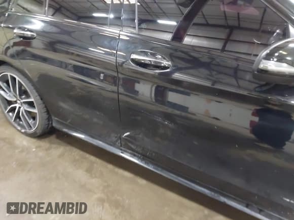 ✅ 2019 Mercedes-Benz C 43 AMG • VIN: 55SWF6EB0KU285355 • Lot: 41935660. Wystawiony na IAAI z przebiegiem 160 525 mil. Bezpłatny archiwum sprzedaży aukcyjnych z USA i szczegółowy raport historii pojazdu na DreamBid. Zdjęcie 19.