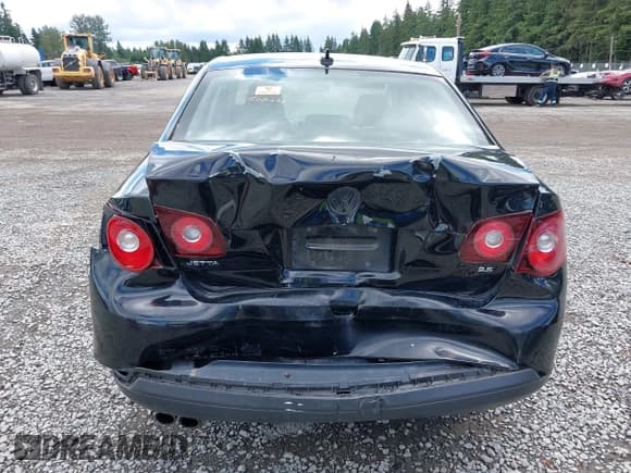 ✅ 2009 Volkswagen Jetta SE • VIN: 3VWRZ71KX9M128808 • Lot: 42378792. Listed on IAAI with 215,537 mi. Free auction sales archive from the USA and detailed vehicle history report at DreamBid. Image 16.