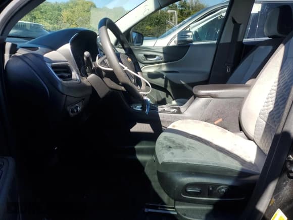 ✅ 2019 Chevrolet Equinox LS • VIN: 2GNAXSEV2K6186433 • Lot: 85530245. Wystawiony na Copart z przebiegiem 104 298 mil. Bezpłatny archiwum sprzedaży aukcyjnych z USA i szczegółowy raport historii pojazdu na DreamBid. Zdjęcie 7.