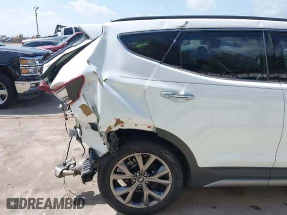 ✅ 2017 Hyundai Santa Fe Ultimate • VIN: 5NMZW4LA1HH042352 • Lot: 42753102. Listed on IAAI with 86,473 mi. Free auction sales archive from the USA and detailed vehicle history report at DreamBid. Image 20.