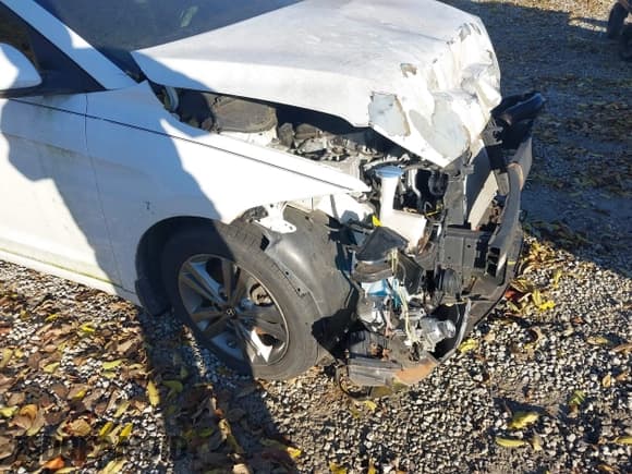 ✅ 2018 Hyundai Elantra SEL • VIN: 5NPD84LF8JH224509 • Lot: 43626514. Listed on IAAI with 23,847 mi. Free auction sales archive from the USA and detailed vehicle history report at DreamBid. Image 17.