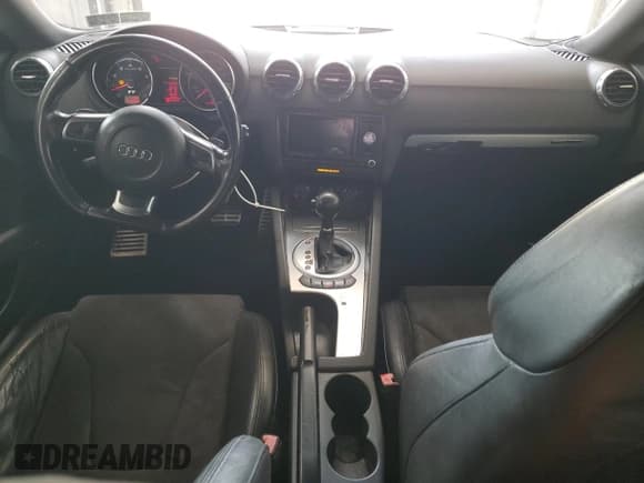 ✅ 2008 Audi TT 3.2L • VIN: TRUDD38J881001350 • Lot: 81745635. Wystawiony na Copart z przebiegiem 166 341 mil. Bezpłatny archiwum sprzedaży aukcyjnych z USA i szczegółowy raport historii pojazdu na DreamBid. Zdjęcie 8.