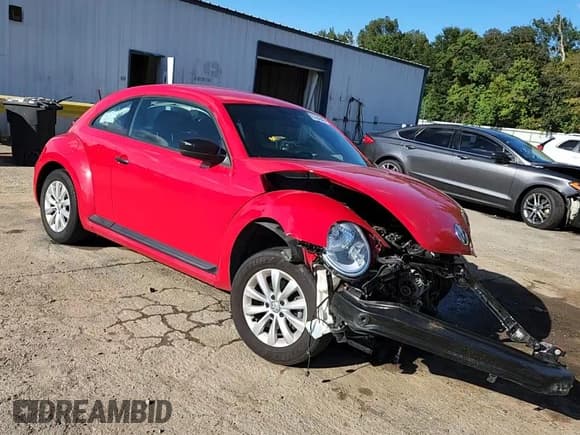✅ 2018 Volkswagen Beetle S • VIN: 3VWFD7AT0JM713394 • Lot: 85354345. Wystawiony na Copart z przebiegiem 73 621 mil. Bezpłatny archiwum sprzedaży aukcyjnych z USA i szczegółowy raport historii pojazdu na DreamBid. Zdjęcie 14.