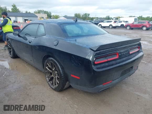 2016 Dodge Challenger SRT Hellcat z VIN 2C3CDZC92GH225238, wystawiony jako IAAI lot #43123789 z przebiegiem 9 055 mil mil oraz . Historia ofert i sprzedaży dostępna na DreamBid. Obrazek 3.