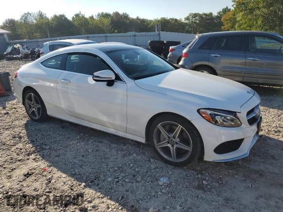 ✅ 2018 Mercedes-Benz C 300 • VIN: WDDWJ4KB5JF720718 • Lot: 71013555. Wystawiony na Copart z przebiegiem 66 747 mil. Bezpłatny archiwum sprzedaży aukcyjnych z USA i szczegółowy raport historii pojazdu na DreamBid. Zdjęcie 4.