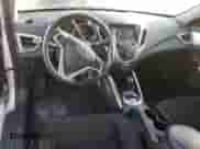 2017 Hyundai Veloster z VIN KMHTC6AD4HU315098, wystawiony jako Copart lot #48684603 z przebiegiem 20 355 mil mil oraz . Historia ofert i sprzedaży dostępna na DreamBid. Obrazek 8.