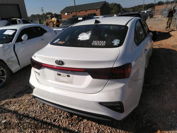 ✅ 2019 Kia Forte LXS • VIN: 3KPF24AD1KE006977 • Lot: 40460483. Listed on IAAI with 60,464 mi. Free auction sales archive from the USA and detailed vehicle history report at DreamBid. Image 16.