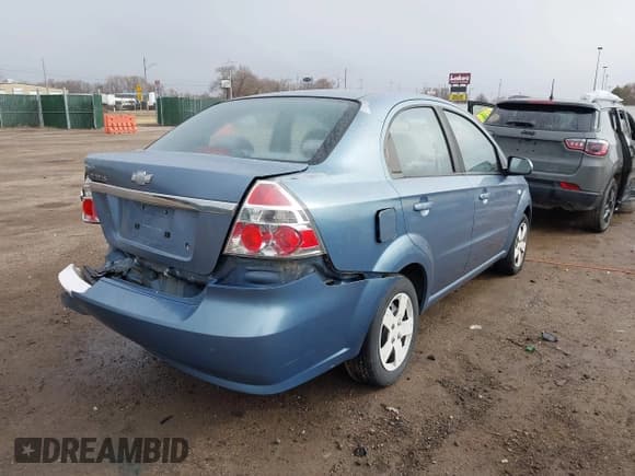 ✅ 2008 Chevrolet Aveo LS • VIN: KL1TD56678B057376 • Lot: 41690292. Wystawiony na IAAI z przebiegiem 198 508 mil. Bezpłatny archiwum sprzedaży aukcyjnych z USA i szczegółowy raport historii pojazdu na DreamBid. Zdjęcie 4.