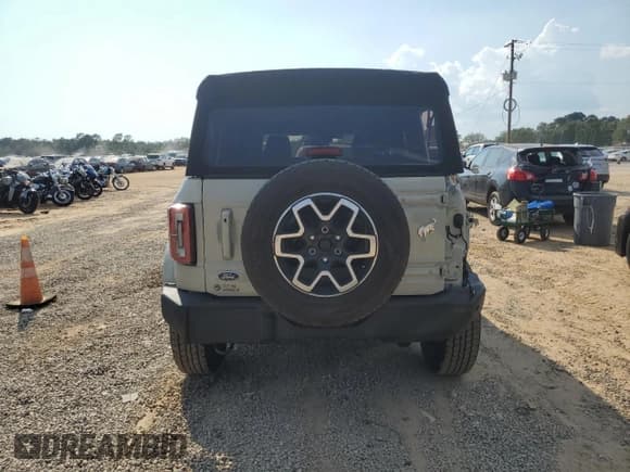 ✅ 2025 Ford Bronco Outer Banks • VIN: 1FMEE8BP7SLA71323 • Lot: 81226215. Listed on Copart with 4,959 mi. Free auction sales archive from the USA and detailed vehicle history report at DreamBid. Image 6.