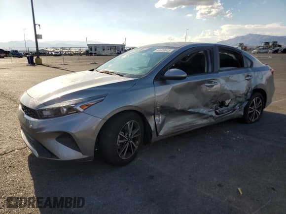 ✅ 2022 Kia Forte LXS • VIN: 3KPF24ADXNE456261 • Lot: 81870645. Wystawiony na Copart z przebiegiem 78 563 mil. Bezpłatny archiwum sprzedaży aukcyjnych z USA i szczegółowy raport historii pojazdu na DreamBid. Zdjęcie 1.