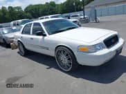 ✅ 2008 Ford Crown Victoria LX • VIN: 2FAFP74V88X175233 • Lot: 42980612. Wystawiony na IAAI z przebiegiem 197 411 mil. Bezpłatny archiwum sprzedaży aukcyjnych z USA i szczegółowy raport historii pojazdu na DreamBid. Zdjęcie 1.